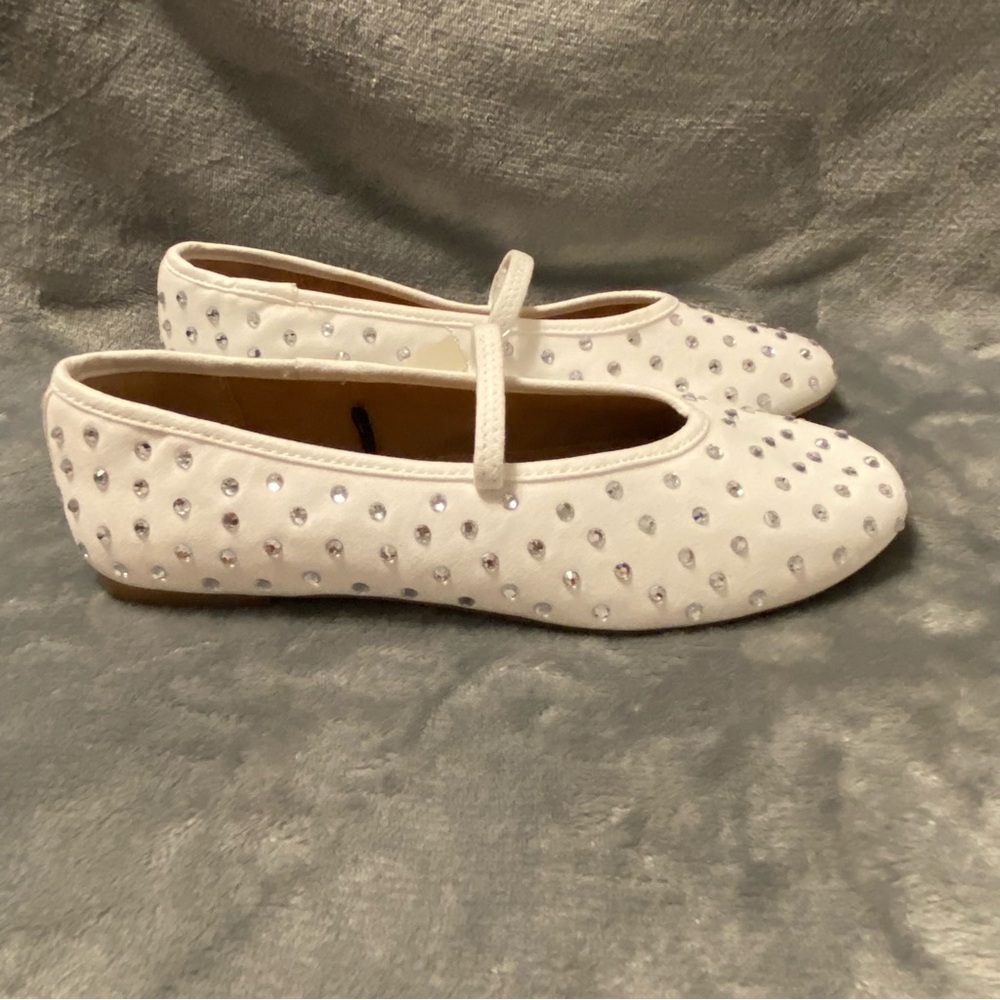 No Boundaries Women’s Size 7 Shoes White Ballet Flats Rhinestone Accents New